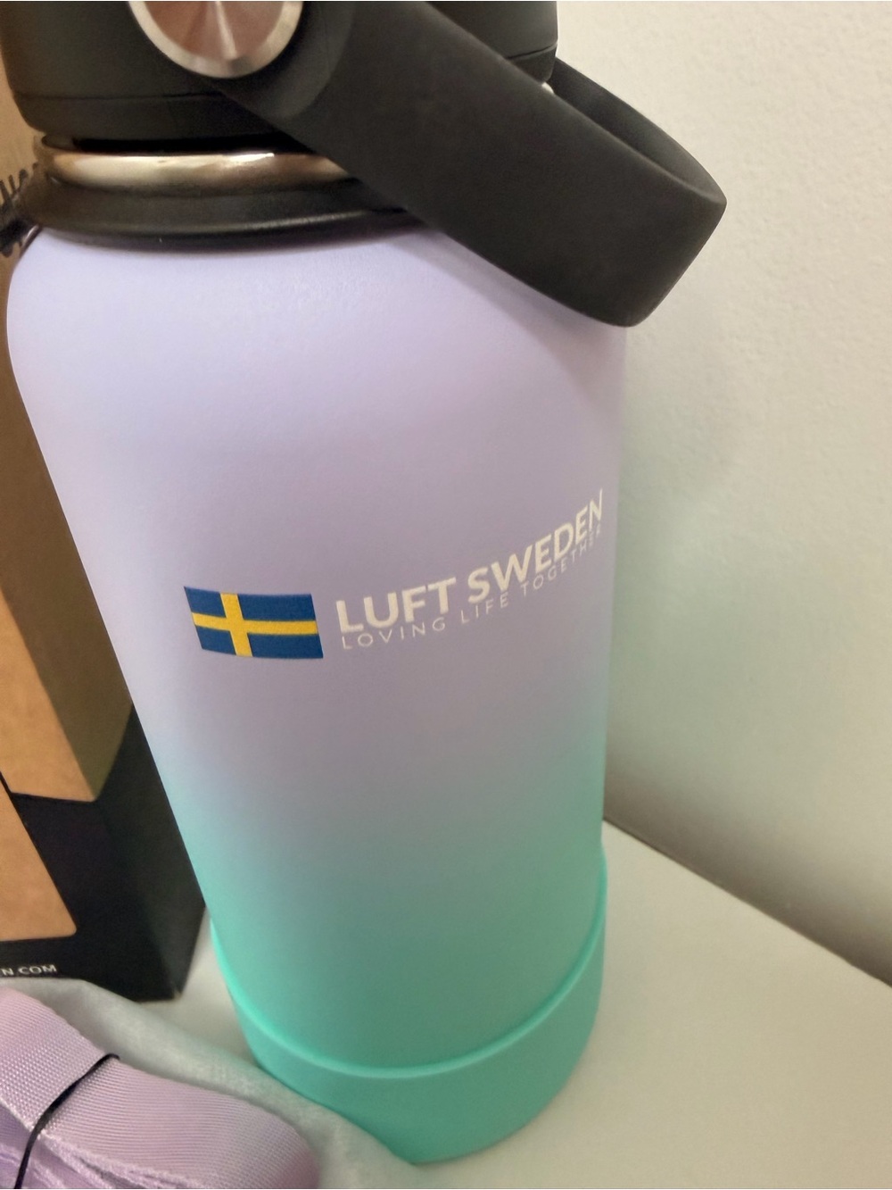 Lavender-to-Teal Gradient Vacuum Water Bottle - Picture 3 of 7